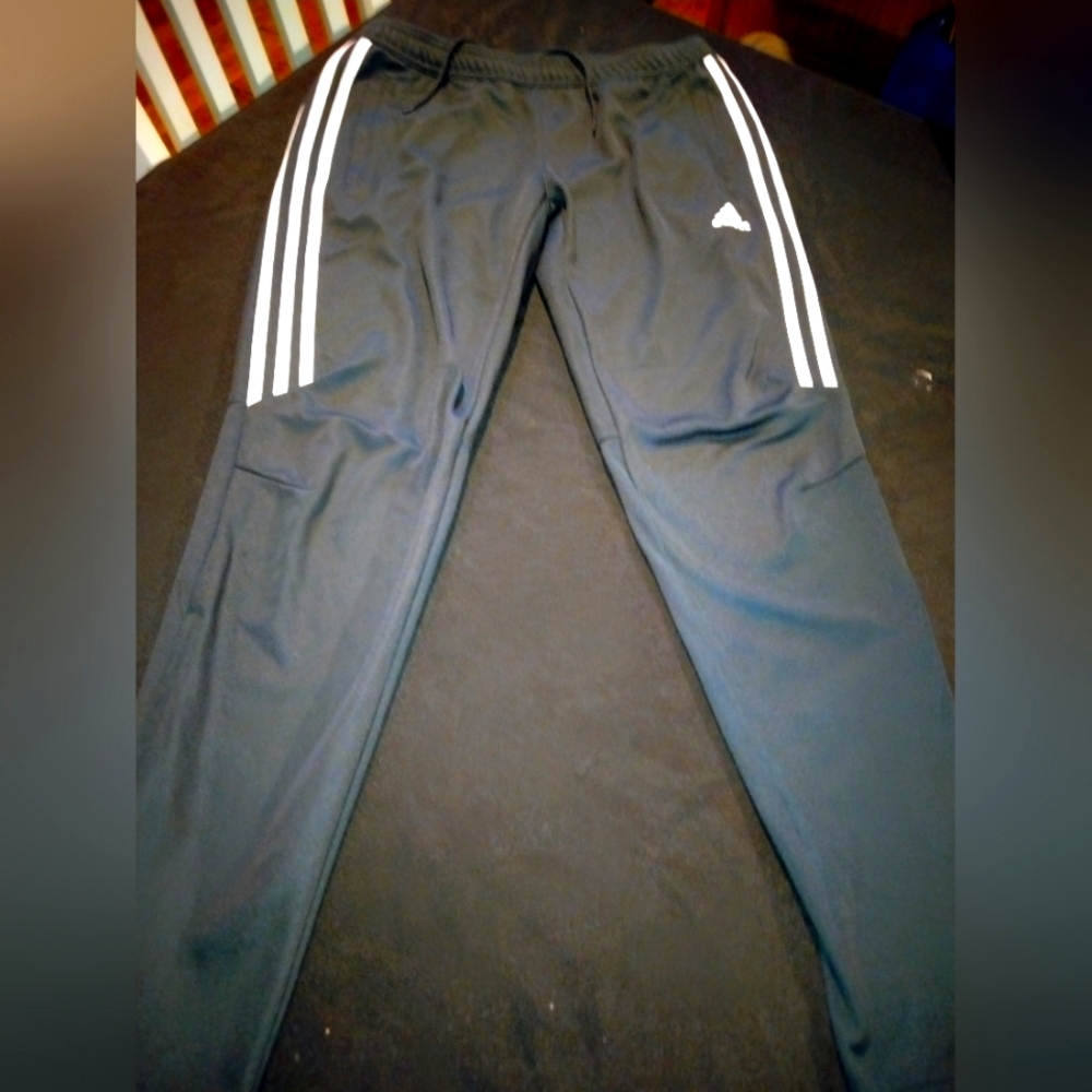 Adidas track pants sz medium